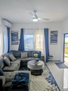 Cozy & Comfort Home in Paradise Mins from Beach - 0