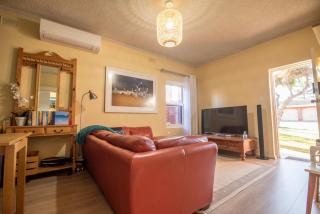 Seaside Adelaide Holiday Apartment 2BR 1 min walk to Brighton Beach - 9