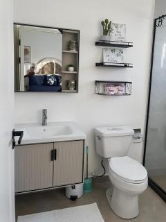 Cozy & Comfort Home in Paradise Mins from Beach - 9