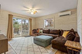 Cute Whitefish Cabin with Hot tub - 8