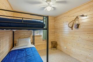 Cute Whitefish Cabin with Hot tub - 3
