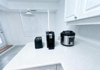 Modern 2 Bedroom 2 Bathroom Suite with Free Parking Near Finch Subway Station - 7