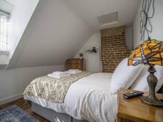 Broadstairs Viking Bay - 17th-Century Flint Cottage - 4 bedrooms - Garden - Historic Home in Heart of Town - 7