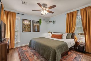 Retro 2BR King Bed Pet-Friendly TU Expo - 6