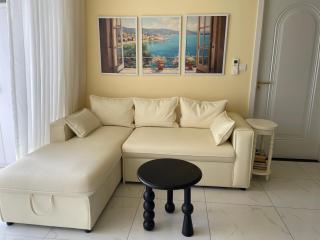 A warm, elegant residence for work, rest, music - 3