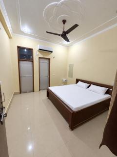 Sankat mochan guest house 100mtr-from ram mandir - 2