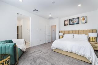 Resort Style 4BR Home in Lake Las Vegas Near Strip - 9