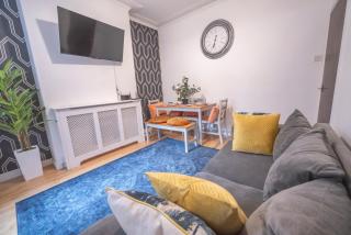 4-Bed Derby House, Sleeps 8, Near City Centre - 8