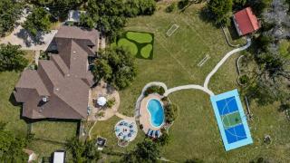 The Canyon Social Pool Hot Tub Sport Court - 9