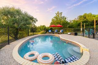 The Canyon Social Pool Hot Tub Sport Court - 8