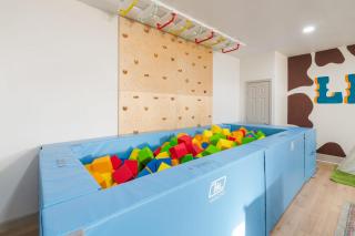 The Canyon Social Pool Hot Tub Sport Court - 5