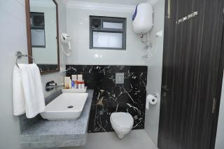 Hotel Apple Crest Inn - Near Delhi Airport - 0