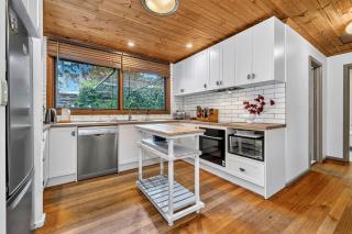 Honeysuckle Lodge 4BR Forest Escape - 5