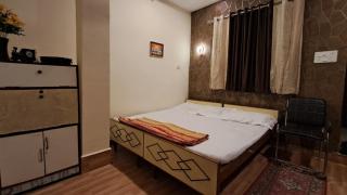 Cozy 1 RK Sarona Showroom Hub - 2