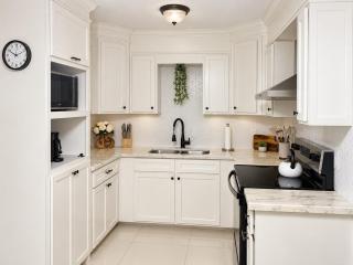 Central McAllen 2BR Sleeps 6 Free Parking - 5