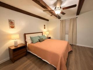 Central McAllen 2BR Sleeps 6 Free Parking - 2