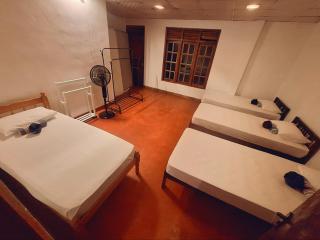36 24 House Transit Hostel - 0
