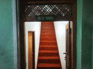 36 24 House Transit Hostel - 2