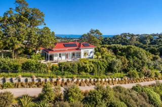 Crescent Villa - Stay Waiheke - 8