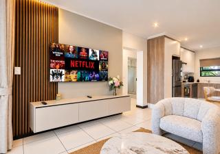 Fourways Luxe Escape, Luxury 2 Bed, 2 Bath, Pool, Gym, Backup Power - 6