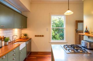 Crescent Villa - Stay Waiheke - 4