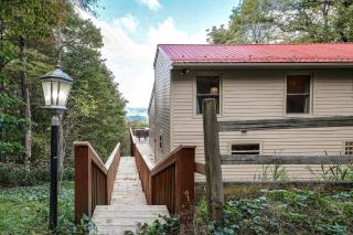 Hot Tub & Mtn Views: Wolf Laurel Home - 9
