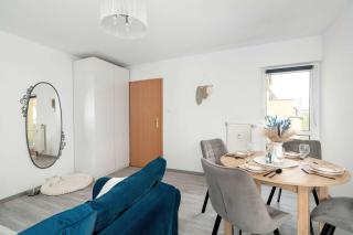 Charming Apartment with Parking and Balcony Near the City Centre by Noclegi Renters - 2