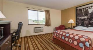 Super 8 By Wyndham Franklin/Middletown Area - 2