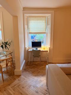 2 bed, 2 bath flat - private pet friendly garden - 4