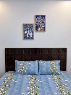 Private Apartment with Shared Kitchen - 2 Mins Walk to Metro, Sindhi Camp Bus Stand - 9
