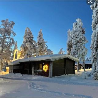 Cozy Ski-in Cabin next to slopes and 2 Lift Passes - 0