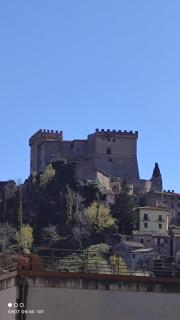 Soggiornare accanto a palazzo Chigi Albani - 9