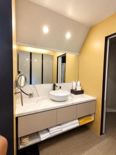 Serene Luxury Beach, Private Jacuzzi - Pebble Walk Resort - 2