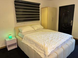 Cozy 1 Bedroom short let, GRA - 7