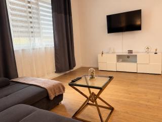 Chic Apartment - 9