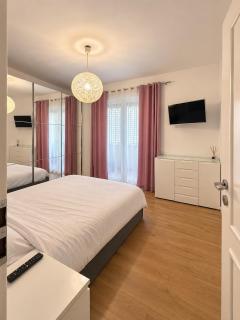 Chic Apartment - 7