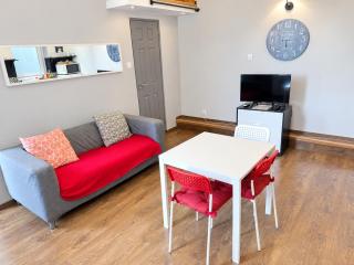 Onyx Central Apartment with Free Private Garage, AC - 2