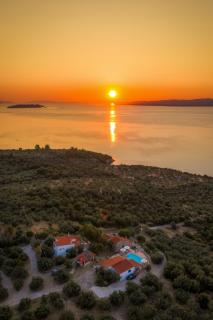 SIX INDEPENDENT HOUSES BY THE sea - 9