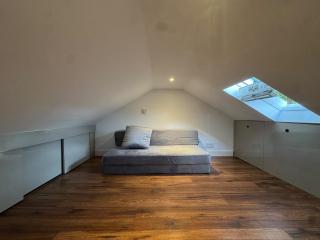 Cosy Garden Lodge, Sleeps 4-6, Walk to Station - 6