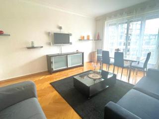 6 minutes walking from the Lausanne train station - 3