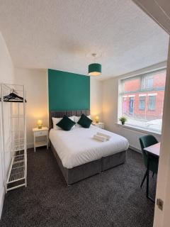 Modern 3-Bed Runcorn Home – Ideal for Longer Stays - 9