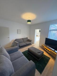 Modern 3-Bed Runcorn Home – Ideal for Longer Stays - 4