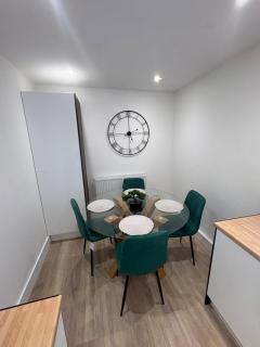 Modern 3-Bed Runcorn Home – Ideal for Longer Stays - 2