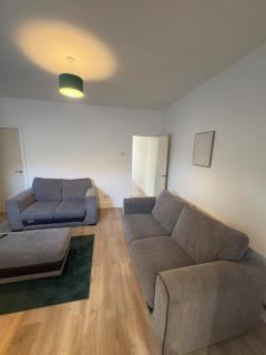 Modern 3-Bed Runcorn Home – Ideal for Longer Stays - 1