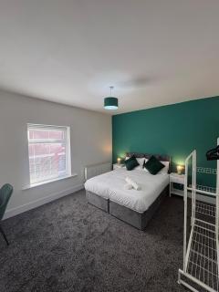 Modern 3-Bed Runcorn Home – Ideal for Longer Stays - 8