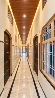 Hotel MV Palace 600 Mtr From Temple Powered By Hotel Siddhivinayak - 3