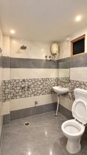Hotel MV Palace 600 Mtr From Temple Powered By Hotel Siddhivinayak - 4