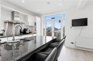 Modern 3-Bed Home in WA7 Runcorn Halton Contractor - 2