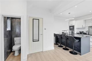 Modern 3-Bed Home in WA7 Runcorn Halton Contractor - 1