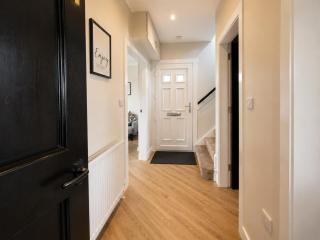 Stylish 2BDR in Glasgow - Sleeps 5 - Free Parking - 6